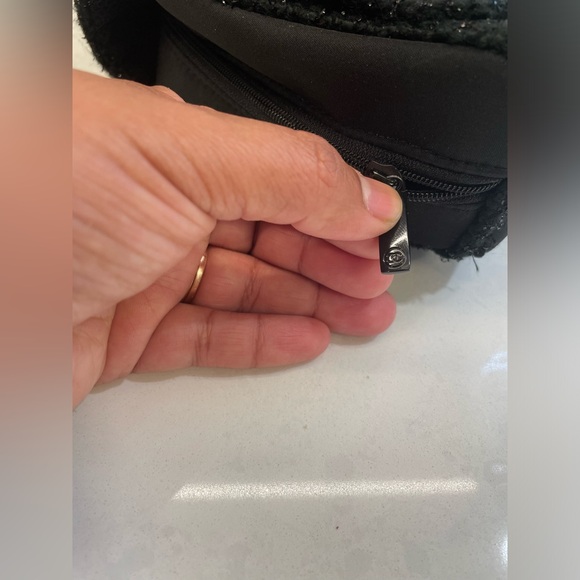 Beautiful Chanel Perfumes Black Makeup Bag/ Traveling Case - Picture 7 of 8